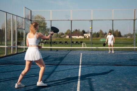 Week-end padel : un séjour pour jouer, progresser et partager une expérience sportive