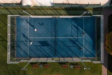 Location maison, villa padel : le format idéal pour un séjour sportif et convivial