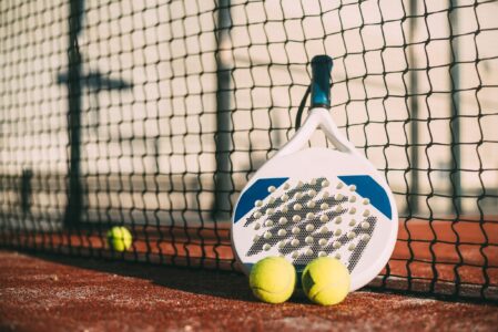 Séjour padel : jouer ensemble, au même endroit, sans contrainte