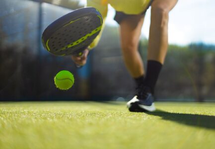 Stage padel Espagne tout compris : progresser au soleil dans un format immersif